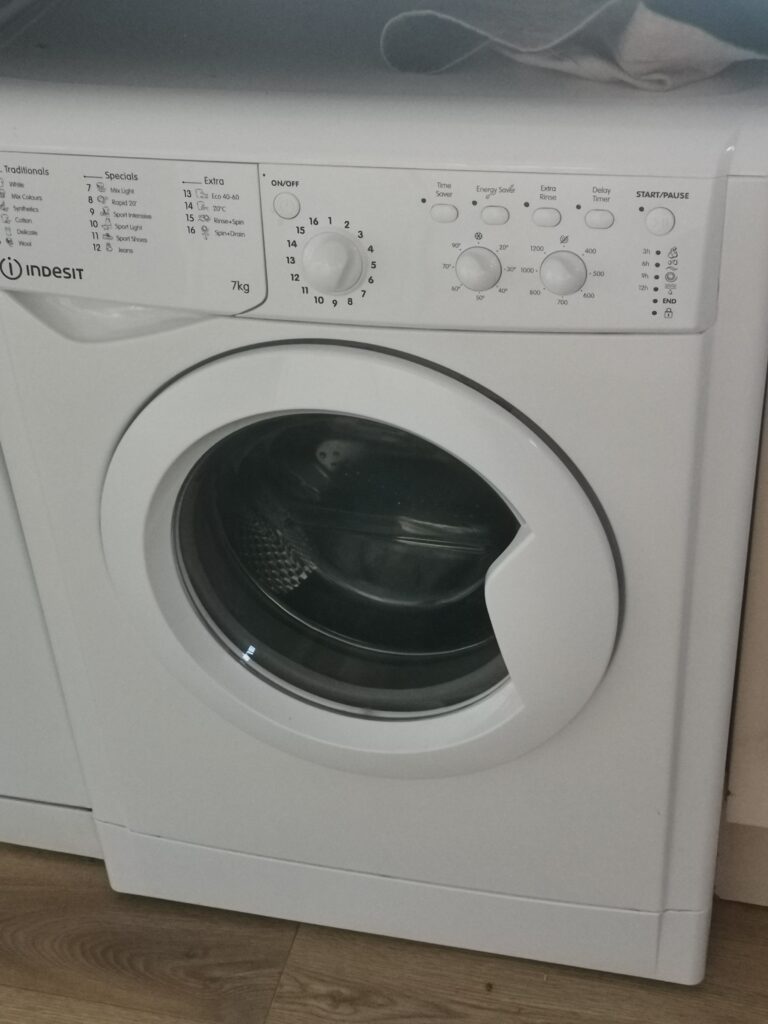 Does a washing machines use hot water or only cold water?